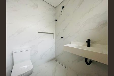 Casa à venda com 210m², 3 quartos e 4 vagasBanheiro da Suíte 2