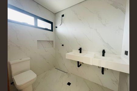 Casa à venda com 210m², 3 quartos e 4 vagasBanheiro da Suíte 3