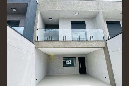 Casa à venda com 210m², 3 quartos e 4 vagasFachada