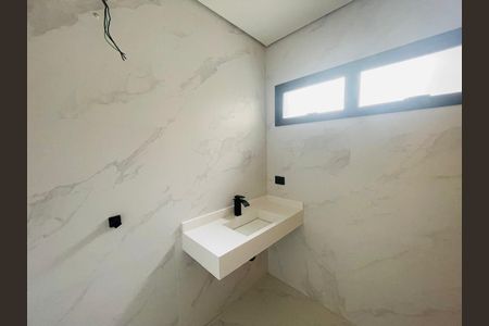 Casa à venda com 210m², 3 quartos e 4 vagasBanheiro da Suíte 2