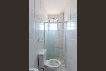 Banheiro de kitnet/studio para alugar com 1 quarto, 50m² em Cavalhada, Porto Alegre