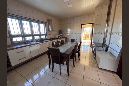 Apartamento para alugar com 120m², 2 quartos e 2 vagasCozinha