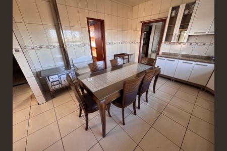 Apartamento para alugar com 120m², 2 quartos e 2 vagasCozinha