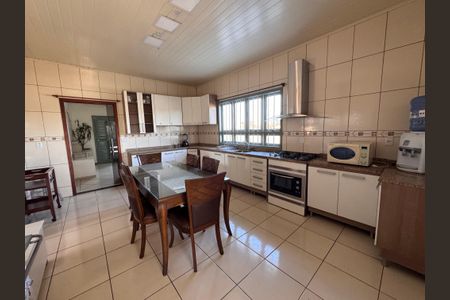 Apartamento para alugar com 120m², 2 quartos e 2 vagasCozinha