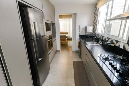 Casa de condomínio para alugar com 126m², 4 quartos e 3 vagasCozinha - Armários