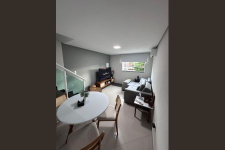 Sala de casa de condomínio à venda com 2 quartos, 135m² em Campestre, Santo André