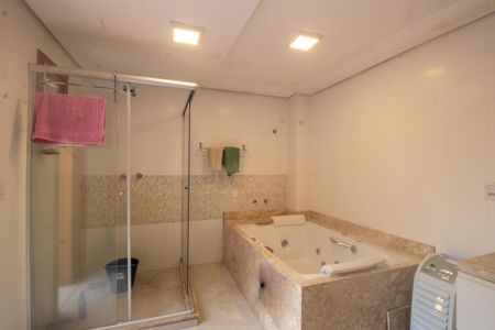 Casa à venda com 176m², 4 quartos e 2 vagasBanheiro da Suíte