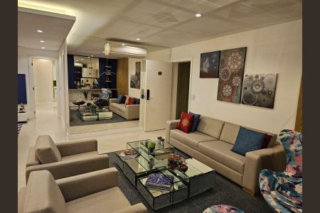 Apartamento à venda com 236m², 3 quartos e 4 vagas Apartamento à venda com 236m², 3 quartos e 4 vagasSala