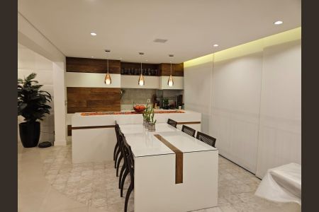 Apartamento à venda com 236m², 3 quartos e 4 vagas Apartamento à venda com 236m², 3 quartos e 4 vagasCozinha