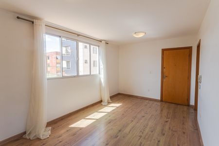 Sala 1 de apartamento para alugar com 3 quartos, 75m² em Sagrada Família, Belo Horizonte