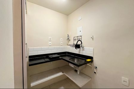 Cozinha de apartamento para alugar com 1 quarto, 24m² em Copacabana, Rio de Janeiro