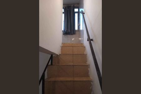 Escadas de casa para alugar com 2 quartos, 101m² em Vila Centenario, Duque de Caxias