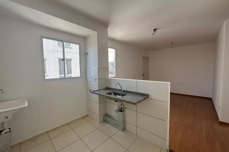 Cozinha de apartamento à venda com 2 quartos, 48m² em Trevo, Belo Horizonte