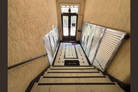 Apartamento para alugar com 89m², 2 quartos e sem vagaEscada