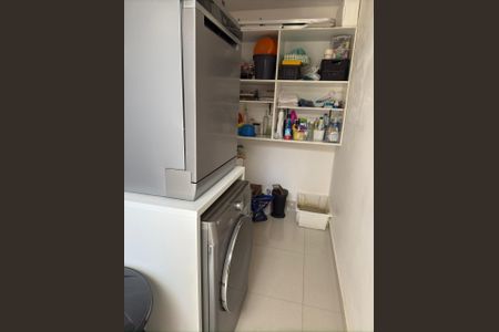 Casa à venda com 180m², 3 quartos e 2 vagas Casa à venda com 180m², 3 quartos e 2 vagasLavanderia