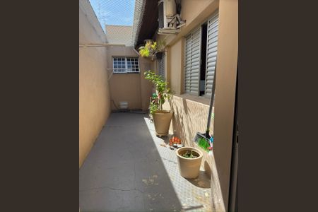 Casa à venda com 180m², 3 quartos e 2 vagas Casa à venda com 180m², 3 quartos e 2 vagasQuintal