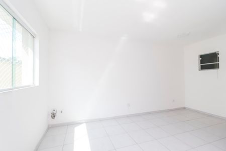 Sala de casa de condomínio para alugar com 2 quartos, 64m² em Jardim Redil, São Paulo