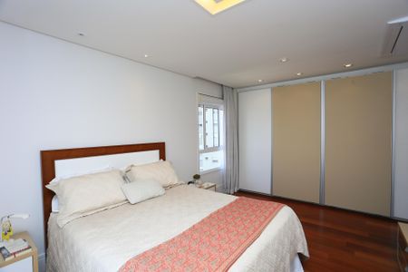Apartamento à venda com 223m², 3 quartos e 4 vagassuite 3