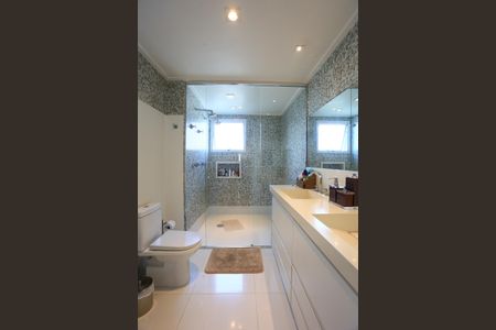 Apartamento à venda com 223m², 3 quartos e 4 vagasBanheiro da Suíte 3