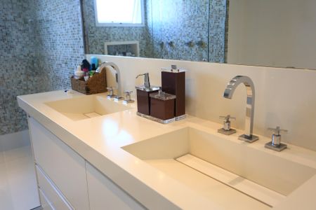 Apartamento à venda com 223m², 3 quartos e 4 vagasBanheiro da Suíte 3