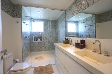 Apartamento à venda com 223m², 3 quartos e 4 vagasBanheiro da Suíte 3