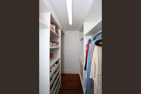 Apartamento à venda com 223m², 3 quartos e 4 vagasCloset da suíte 3