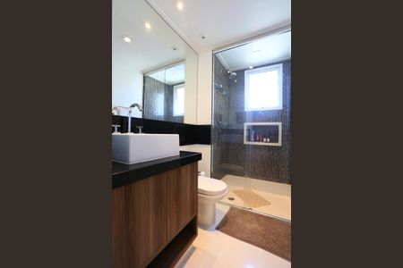 Apartamento à venda com 223m², 3 quartos e 4 vagasBanheiro da Suíte 2