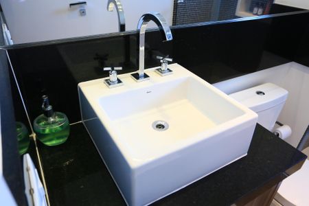 Apartamento à venda com 223m², 3 quartos e 4 vagasBanheiro da Suíte 2