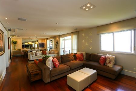 Apartamento à venda com 223m², 3 quartos e 4 vagasSala 