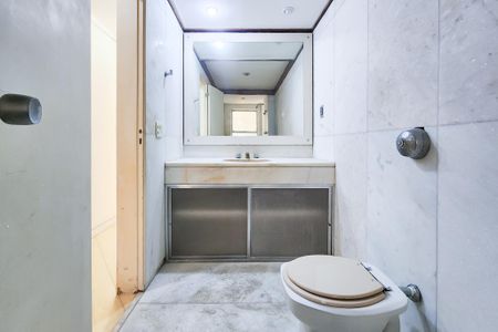 Apartamento à venda com 424m², 4 quartos e 3 vagasSegundo Banheiro da Suite 3