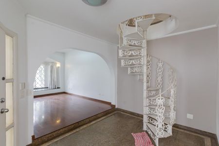 Casa à venda com 230m², 4 quartos e 2 vagas Casa à venda com 230m², 4 quartos e 2 vagasCorredor