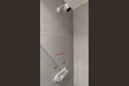 Banheiro Social de apartamento para alugar com 2 quartos, 48m² em Barra Olímpica, Rio de Janeiro