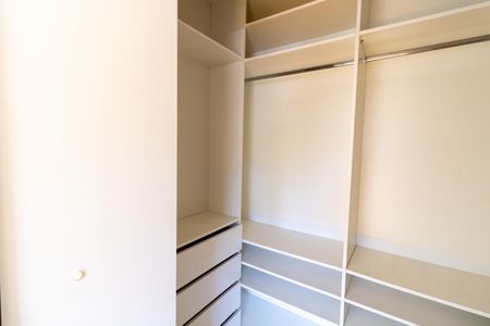 Apartamento à venda com 114m², 3 quartos e sem vaga Apartamento à venda com 114m², 3 quartos e sem vagaCloset da suíte