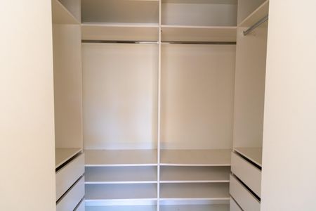 Apartamento à venda com 114m², 3 quartos e sem vaga Apartamento à venda com 114m², 3 quartos e sem vagaCloset da suíte