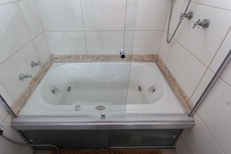 Apartamento à venda com 120m², 3 quartos e 2 vagas Apartamento à venda com 120m², 3 quartos e 2 vagasBanheiro da Suíte