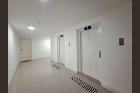 Apartamento à venda com 43m², 1 quarto e sem vagaCorredor do prédio 
