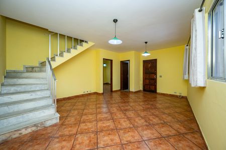 Casa para alugar com 163m², 3 quartos e 3 vagas Casa para alugar com 163m², 3 quartos e 3 vagasSala de estar