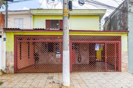 Casa para alugar com 163m², 3 quartos e 3 vagas Casa para alugar com 163m², 3 quartos e 3 vagasFachada