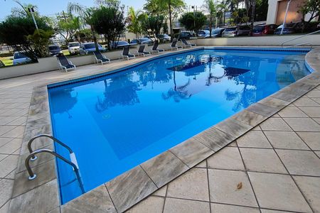 Apartamento à venda com 142m², 3 quartos e 2 vagas Apartamento à venda com 142m², 3 quartos e 2 vagasÁrea comum - Piscina