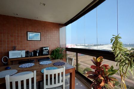 Apartamento à venda com 142m², 3 quartos e 2 vagas Apartamento à venda com 142m², 3 quartos e 2 vagasVaranda