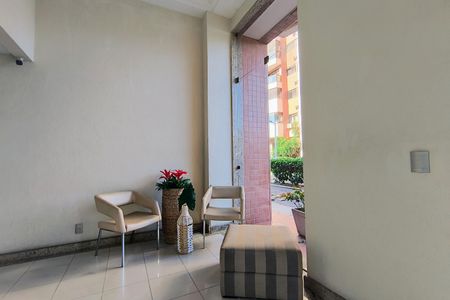 Apartamento à venda com 142m², 3 quartos e 2 vagas Apartamento à venda com 142m², 3 quartos e 2 vagasHall de entrada
