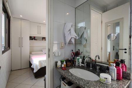 Apartamento à venda com 142m², 3 quartos e 2 vagas Apartamento à venda com 142m², 3 quartos e 2 vagasBanheiro da Suíte