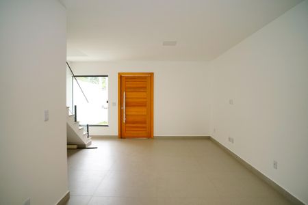 Sala de casa à venda com 3 quartos, 130m² em Piratininga, Niterói