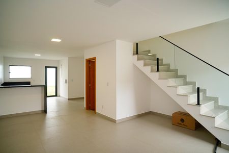 Sala de casa à venda com 3 quartos, 130m² em Piratininga, Niterói