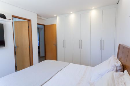 Apartamento à venda com 246m², 4 quartos e 3 vagassuite