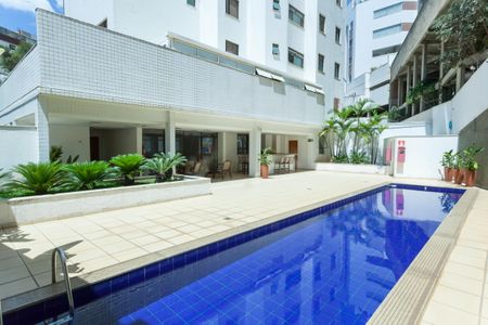 Apartamento à venda com 246m², 4 quartos e 3 vagasÁrea comum - Piscina