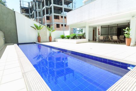 Apartamento à venda com 246m², 4 quartos e 3 vagasÁrea comum - Piscina