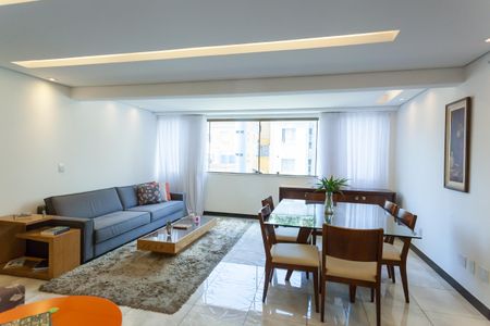 Apartamento à venda com 246m², 4 quartos e 3 vagassala