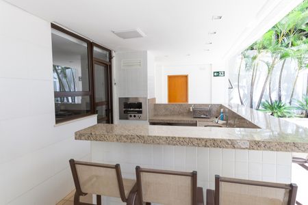 Apartamento à venda com 246m², 4 quartos e 3 vagasÁrea comum - Churrasqueira