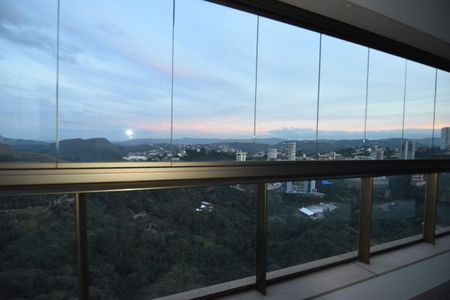 Apartamento à venda com 278m², 4 quartos e 4 vagas